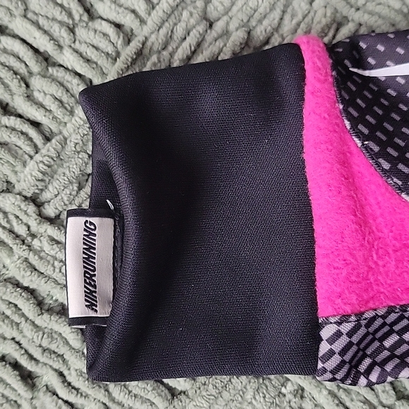 Child size NIKE athletic gloves - Picture 4 of 7